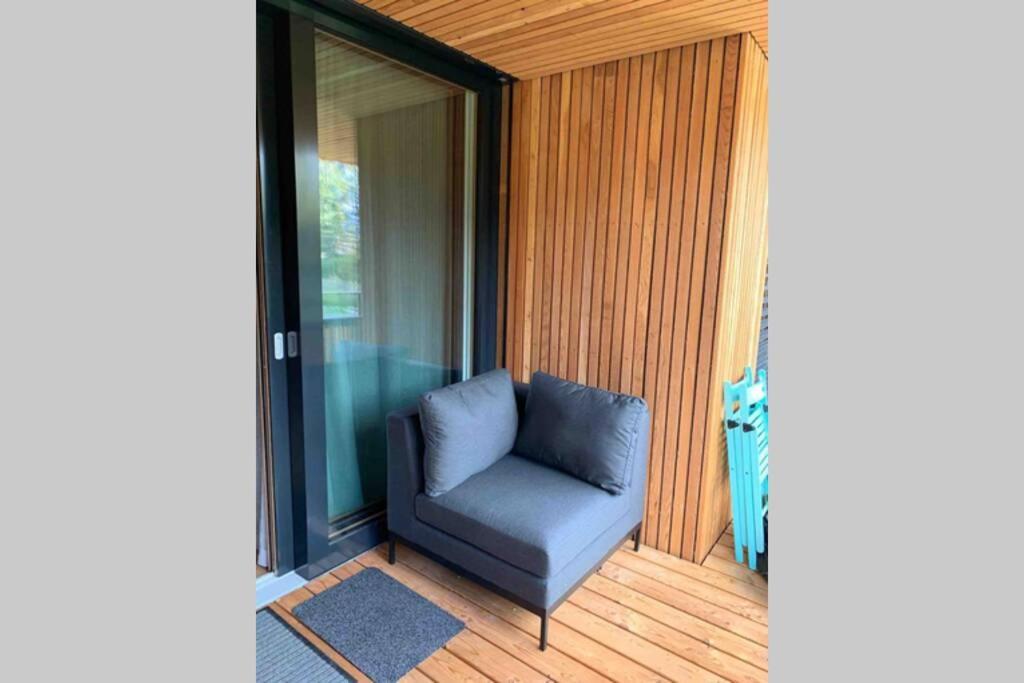 Beautiful Sunny New 1 Bed Apt Φιλμς Εξωτερικό φωτογραφία